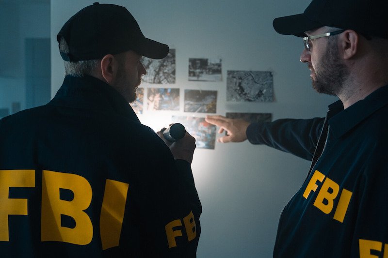 Cine e tânărul suspectat de trimiterea mesajelor de ameninţare în școli și spitale. FBI i-a cerut extrădarea pentru pornografie infantilă și terorism, dar România a refuzat