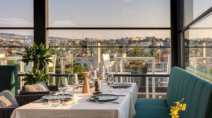 O masă la restaurant în Cluj-Napoca, comparabilă cu Porto și Debrecen / TOP cele mai scumpe vs. cele mai accesibile ieșiri în oraș