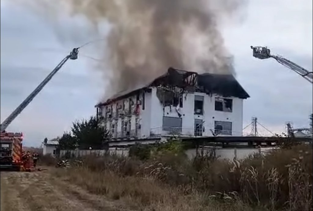 Incendiu devastator la un hotel: Două tinere au fost găsite carbonizate
