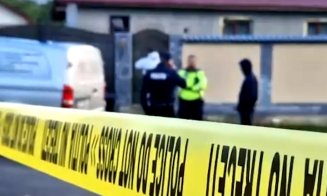 Tânără de 20 de ani UCISĂ de fostul iubit în curtea casei. A înjunghiat-o și pe mama fetei care a sărit să își apere copila