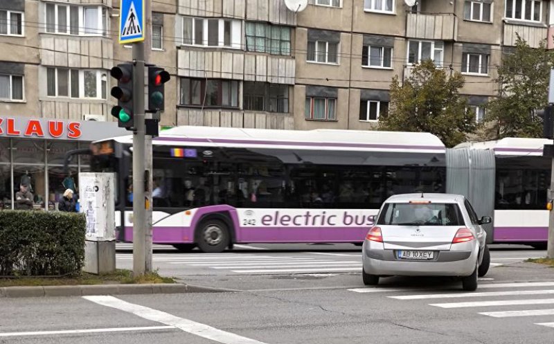 Trafic à la Cluj :)) ”În caz că nu știați dacă se poate face stânga cu mașina pe trecerea de pietoni în fața Pieței Mărăști”