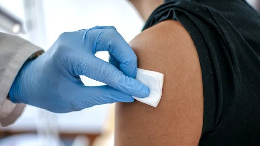 Tinerii cu vârste între 19 şi 26 ani se pot vaccina GRATUIT anti-HPV!