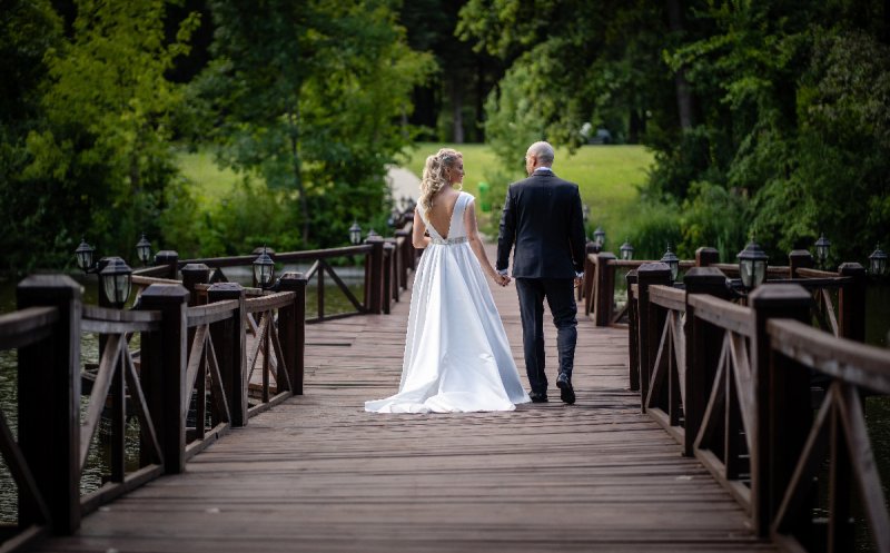 Cât au ajuns să coste fotografiile la nunți și botezuri