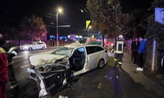 GRAV accident în Cluj-Napoca. Victimă încarcerată și mașini făcute praf
