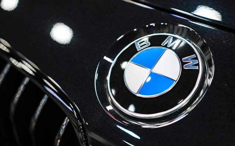 BMW recheamă peste 145.000 de mașini din cauza unui defect care ar putea creşte riscul de incendiu