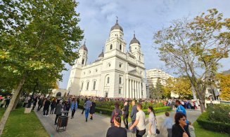 Sute de oameni stau deja la coadă la moaștele Sfintei Parascheva. Pelerinajul începe abia miercuri