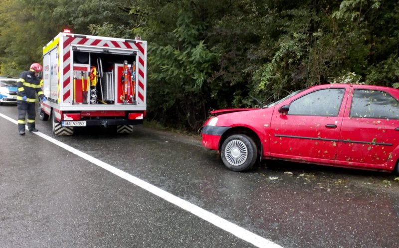Accident pe un drum din Cluj: o mașină s-a răsturnat