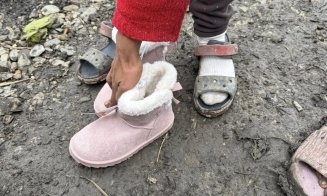Campania „Pentru copiii în șlapi” merge mai departe: "Fiecare gheată îmblănită pusă pe picioarele unui copil e o victorie tăcută!"