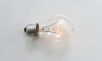 Prețul energiei electrice pentru consumatorii casnici ar putea scădea la 1 leu pe KWh. Anunțul ministrului Energiei