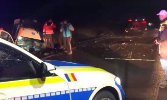IMAGINI cumplite de la accidentul mortal cu ambulanța de luni seara / Victima decedată e pacientul din ambulanță