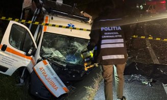 IMAGINI cumplite de la accidentul mortal cu ambulanța de luni seara / Victima decedată e pacientul din ambulanță