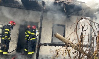 Incendiu puternic într-o localitate din Cluj: Un bărbat a fost găsit carbonizat