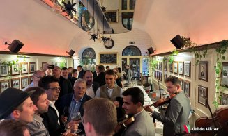 Viktor Orbán și-a început în forță vizita la Kolozsvár. Chef cu lăutari și pahare de vin: ”Nu ieşim de aici!”