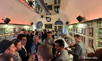 Viktor Orban și-a început în forță vizita la Cluj. Chef cu lăutari și pahare de vin: ”Nu ieşim de aici!”