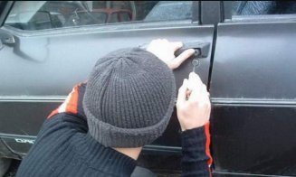 Patru indivizi au „împrumutat” mașina unui clujean de două ori, au făcut ture și au lăsat-o în același loc, dar avariată. Reacția IPJ Cluj