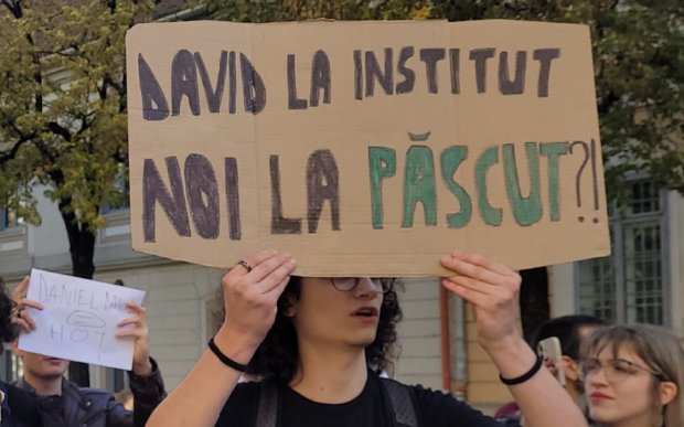 Nou protest anti-CREIC! De data asta, în fața lui Daniel David. Studenții îl așteaptă sâmbătă în stradă să-i ceară "lămuriri"