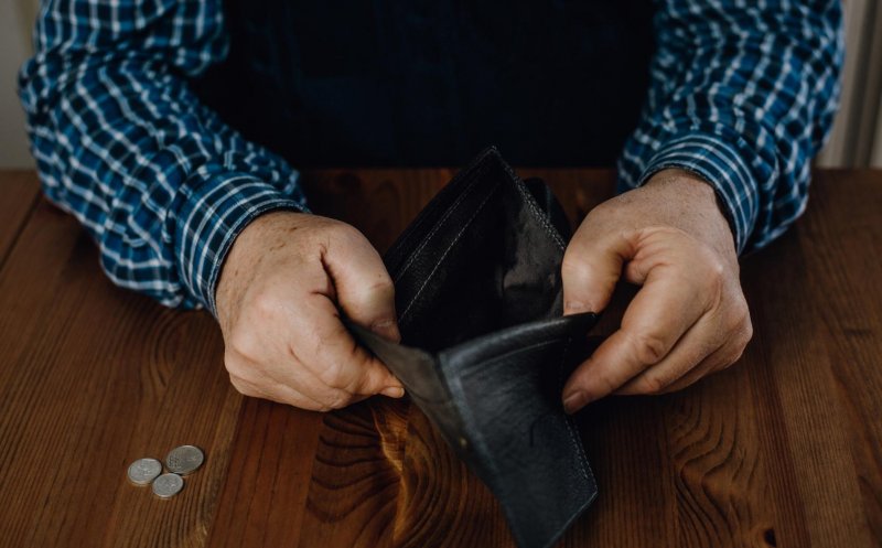 Viața românilor, tot mai scumpă: Prețurile cresc pe bandă rulantă, inflația atinge 9,88%