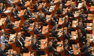 O nouă moțiune anunțată de AUR. Cine este ultimul ministru vizat