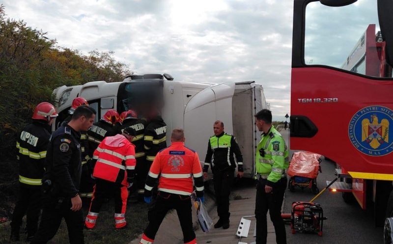 Cum s-a produs accidentul de pe Autostrada Transilvania, în urma căruia un camion s-a răsturnat în afara părții carosabile