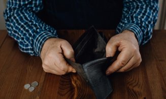Românii strâng cureaua: Peste 70% spun că scumpirile le-au afectat semnificativ viața. Tot mai mulți își caută un loc de muncă mai bine plătit