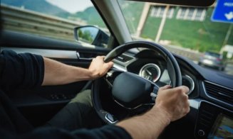 Clujean prins la volan cu permisul suspendat și viteză mare în Câțcău, la două zile după accidentul în care doi tineri și-au pierdut viața