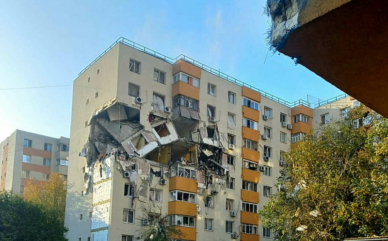 EXPLOZIE uriașă într-un bloc de locuinţe. Două etaje, spulberate total / Planul Roșu de Intervenție activat / MORȚI și RĂNIȚI