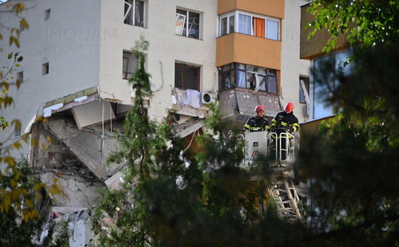 Pregătiri pentru DEMOLAREA blocului din Rahova / Locatarii, lăsați să își recupereze unele bunuri, doar sub escortă