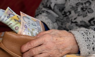 Pensionarii cu venituri sub 2.500 de lei vor primi 400 de lei în decembrie