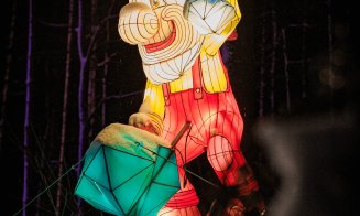 Grădina Botanică se transformă într-un tărâm de poveste: mii de instalații luminoase, felinare colorate și proiecții multimedia în fiecare seară