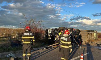 ACCIDENT cumplit cu 2 morți: BMW înfipt în TIR după o depășire pe linia continuă / O fată de 19 ani luase ocazia spre casă