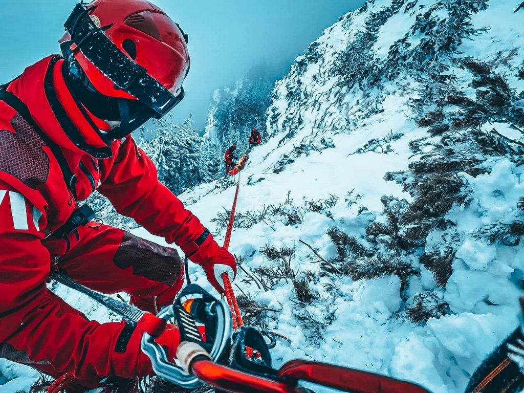 Tragedii în serie pe munte! 5 morți, în doar câteva zile. Avertismentul salvamontiștilor