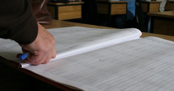 Veste bună pentru profesori! Ministrul Daniel David a făcut rost de bani pentru prima didactică