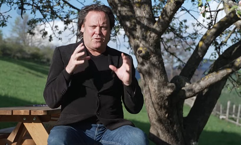 5 ani a așteptat Charley Ottley pentru a primi cetățenia română, deși documentarele sale promovează România în lumea întreagă