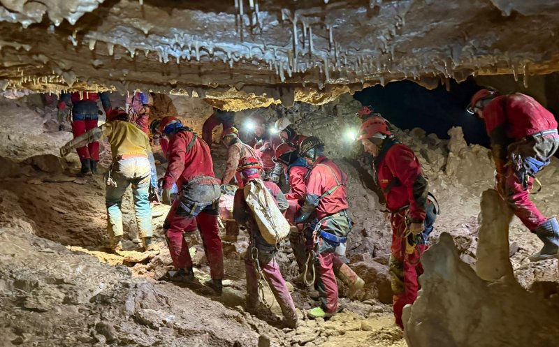 Speologi din toată țara s-au reunit în Cluj pentru cel mai amplu exercițiu de salvare subterană