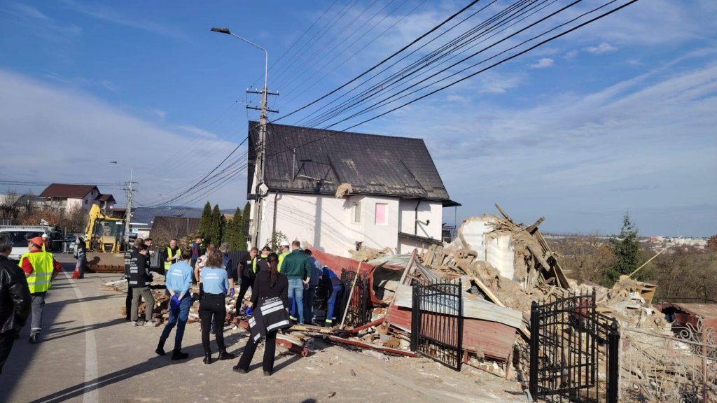 Primăria Dej sare în ajutorul familiei rămasă fără casă în urma exploziei devastatoare: locuință temporară și sprijin financiar