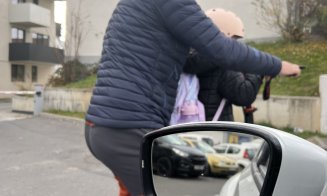 Trotinetist din Cluj, care și-a pus fiica în pericol, amenințări cu moartea la adresa celui care l-a atenționat / Îl va vizita și Protecția Copilului