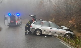 Accident rutier pe un drum din Cluj: Trei persoane, printre care și un copil mic, au ajuns la spital