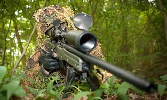 ANCHETĂ ȘOCANTĂ despre ”turismul lunetiștilor” care au plătit pentru a vâna civili în timpul războiului din Bonsia / ”Safari uman” în Sarajevo