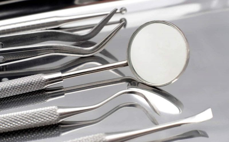 Tatăl fetiței care a murit pe scaunul stomatologic spune că medicul a fost anunţat că unele analize nu erau în limite