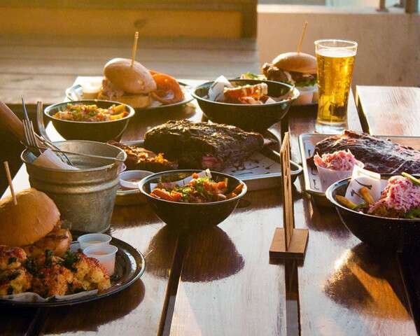 Alertă în lumea medicală! Un bărbat a murit imediat după ce a mâncat carne din cauza unei alergii provocată de o căpușă