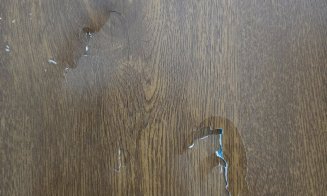 Primarul unei comune din Cluj, revoltat după ce tinerii au transformat ușile căminului cultural în "saci de box" la un majorat