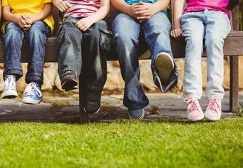 Unde se grăbește generația Alpha? Jocuri, alcool, fumat și un risc ridicat de consum de droguri de la doar 10 ani