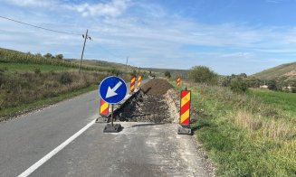 Reparații pe un drum comunal din județul Cluj. A fost distrus de ploi și inundații