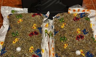 Captură impresionantă la Cluj. Doi tineri prinși în flagrant cu 15 kg de droguri