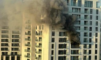 Incendiu puternic în București. 17 persoane au ajuns de urgență la spital