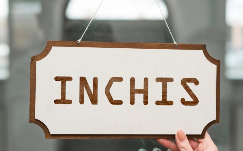 Tot mai multe firme din Cluj nu mai rezistă în business și închid „prăvălia”. Județul, în topul radierilor