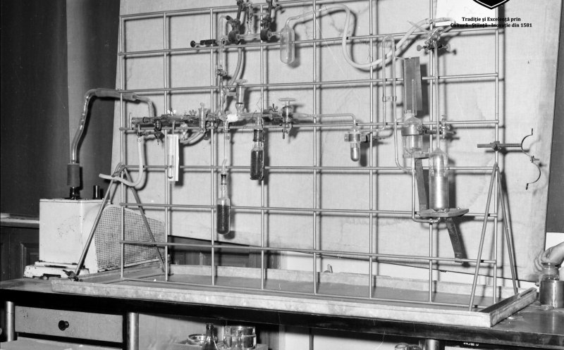 Facultatea de Fizică Cluj. Oare ce tip de experimente se făceau cu aceste aparate?