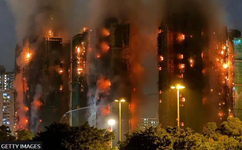 Incendiu uriaș în Hong Kong! 8 turnuri cu mii de locatari, cuprinse de flăcări/ Sunt persoane blocate în clădirile care ard
