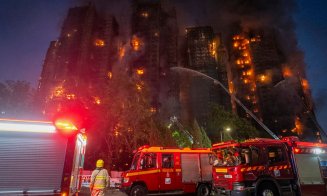 Incendiu uriaș în Hong Kong! 8 turnuri cu mii de locatari, cuprinse de flăcări/ Sunt persoane blocate în clădirile care ard