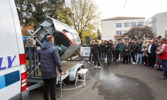 CARS în curtea școlii! Elevii de la Transporturi au simulat accidente, răsturnări și derapaje pentru a învăța să fie responsabili la volan